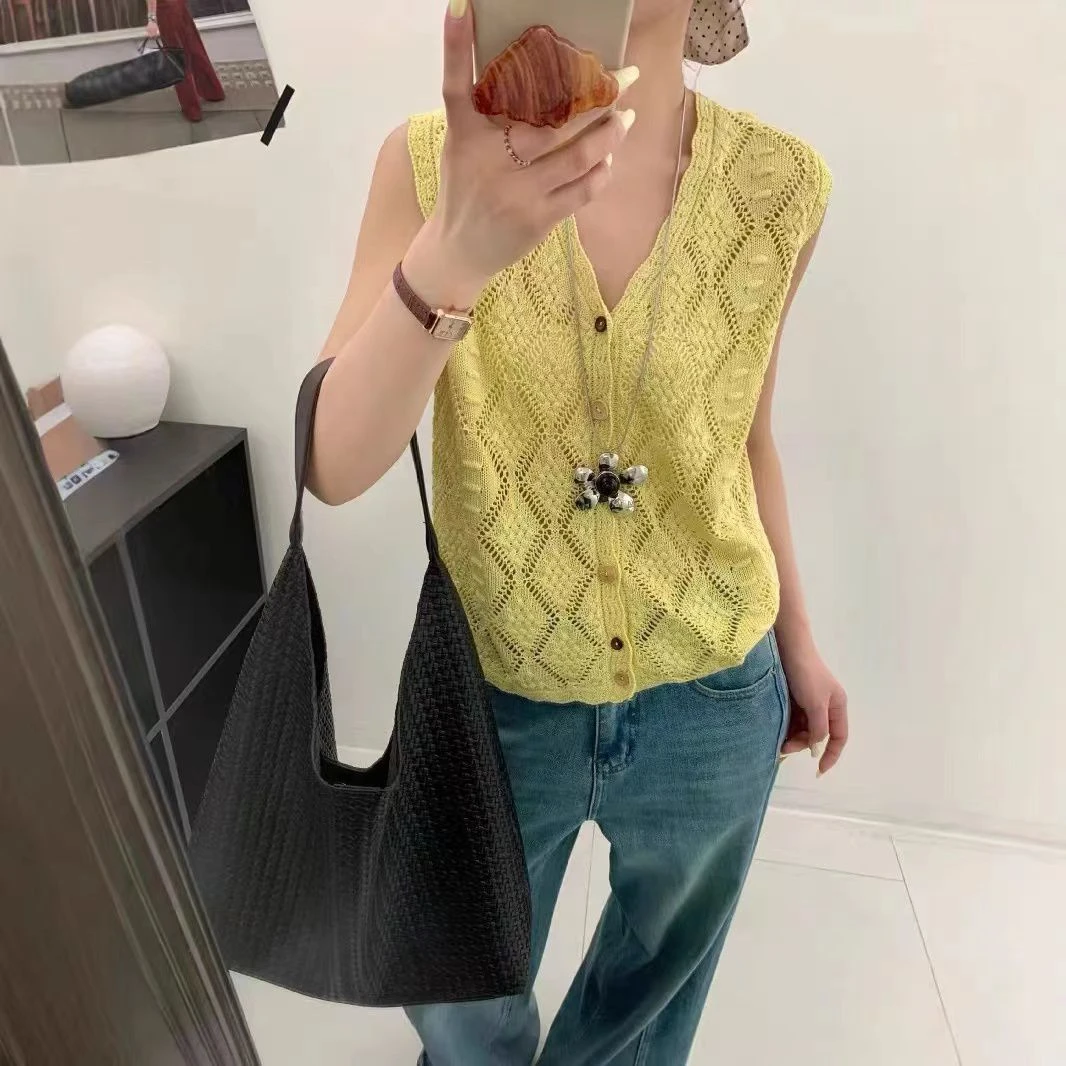 欧洲站2025新款时尚显瘦V领镂空针织马甲上衣