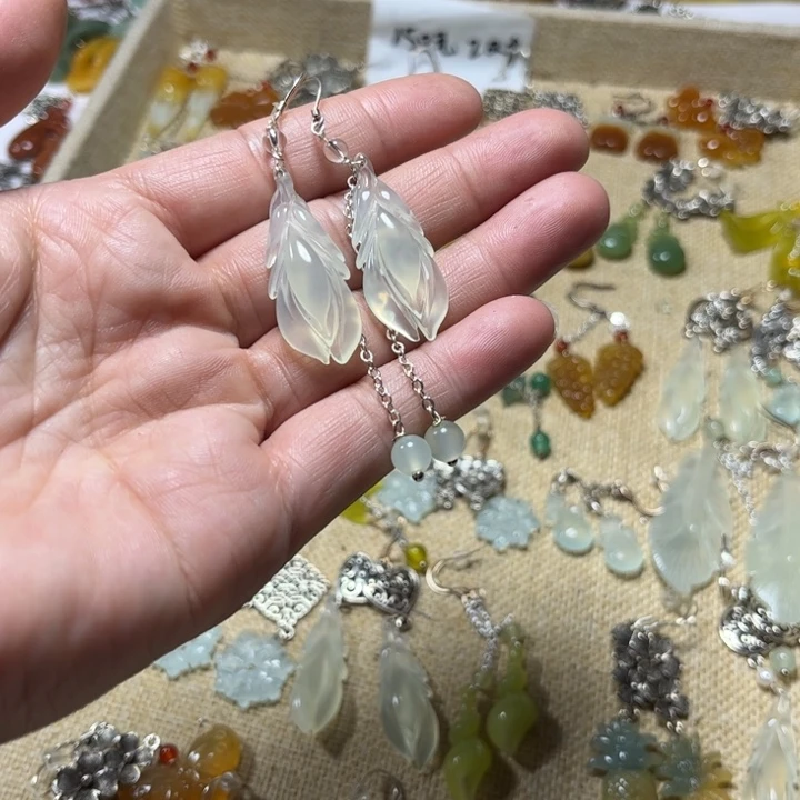 蛇纹石玉未镶嵌耳饰