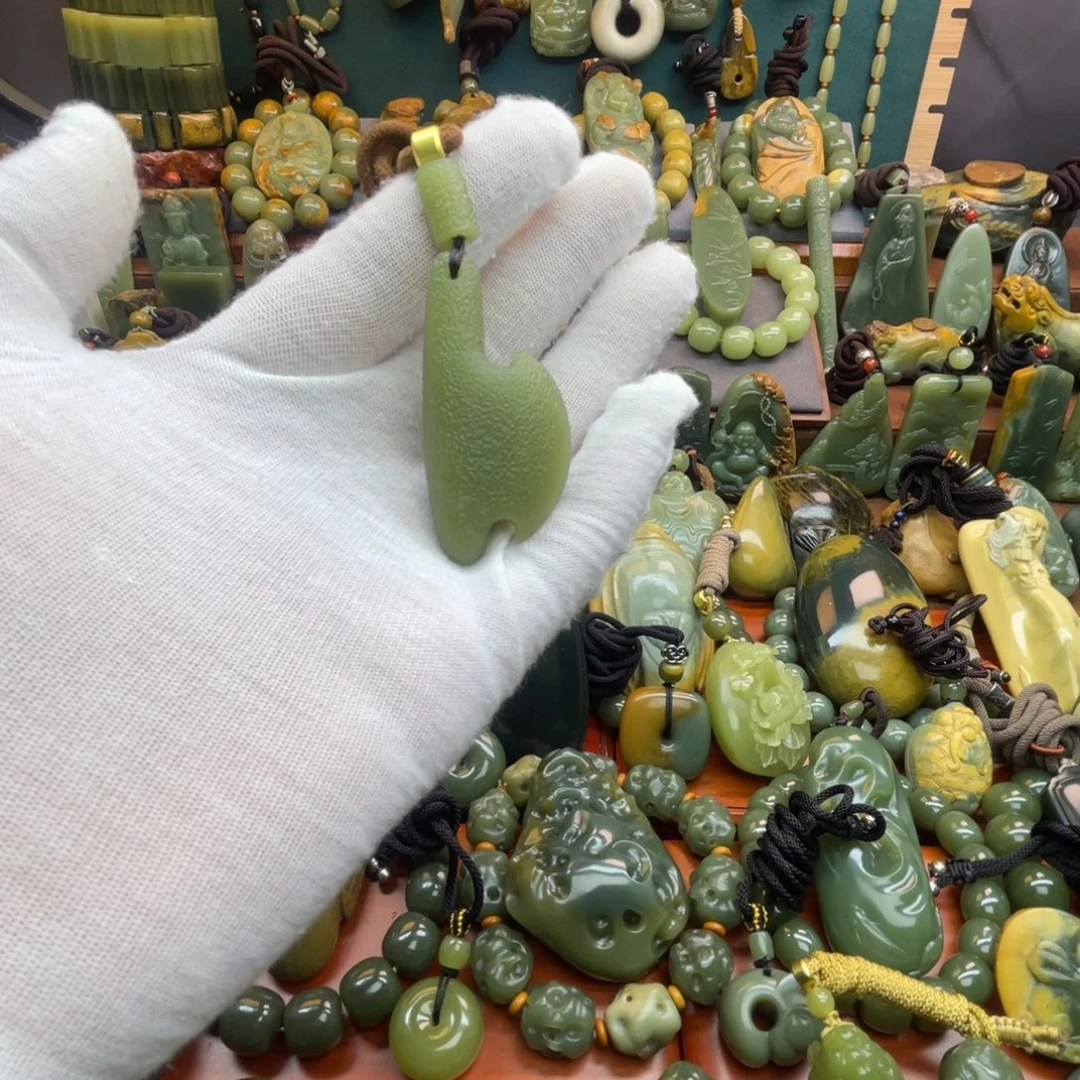 岫岩老玉（透闪石质玉）未镶嵌颈饰