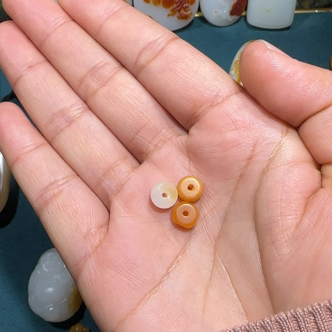 和田玉颈饰未镶嵌小**生