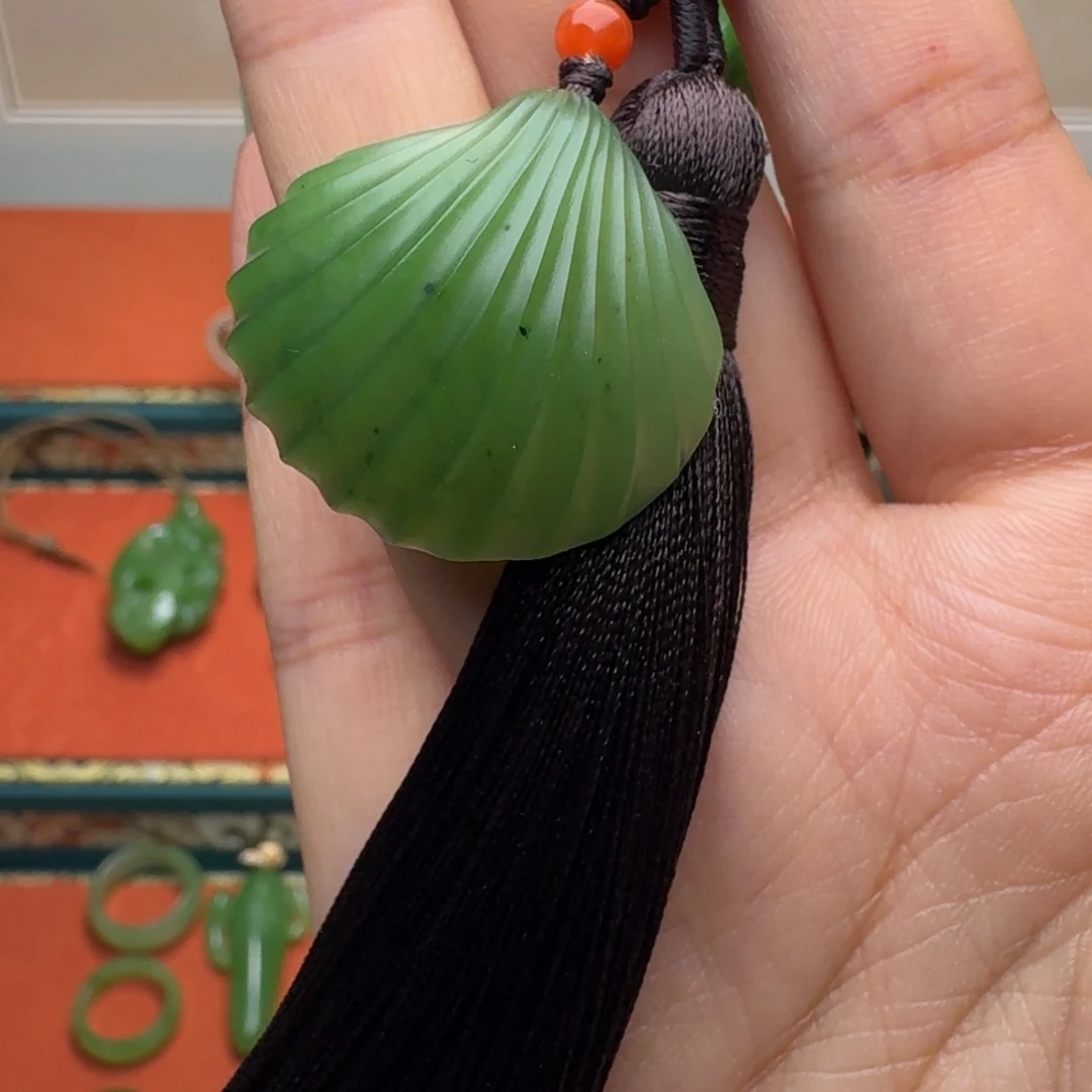 颈饰未镶嵌和田玉（碧玉）