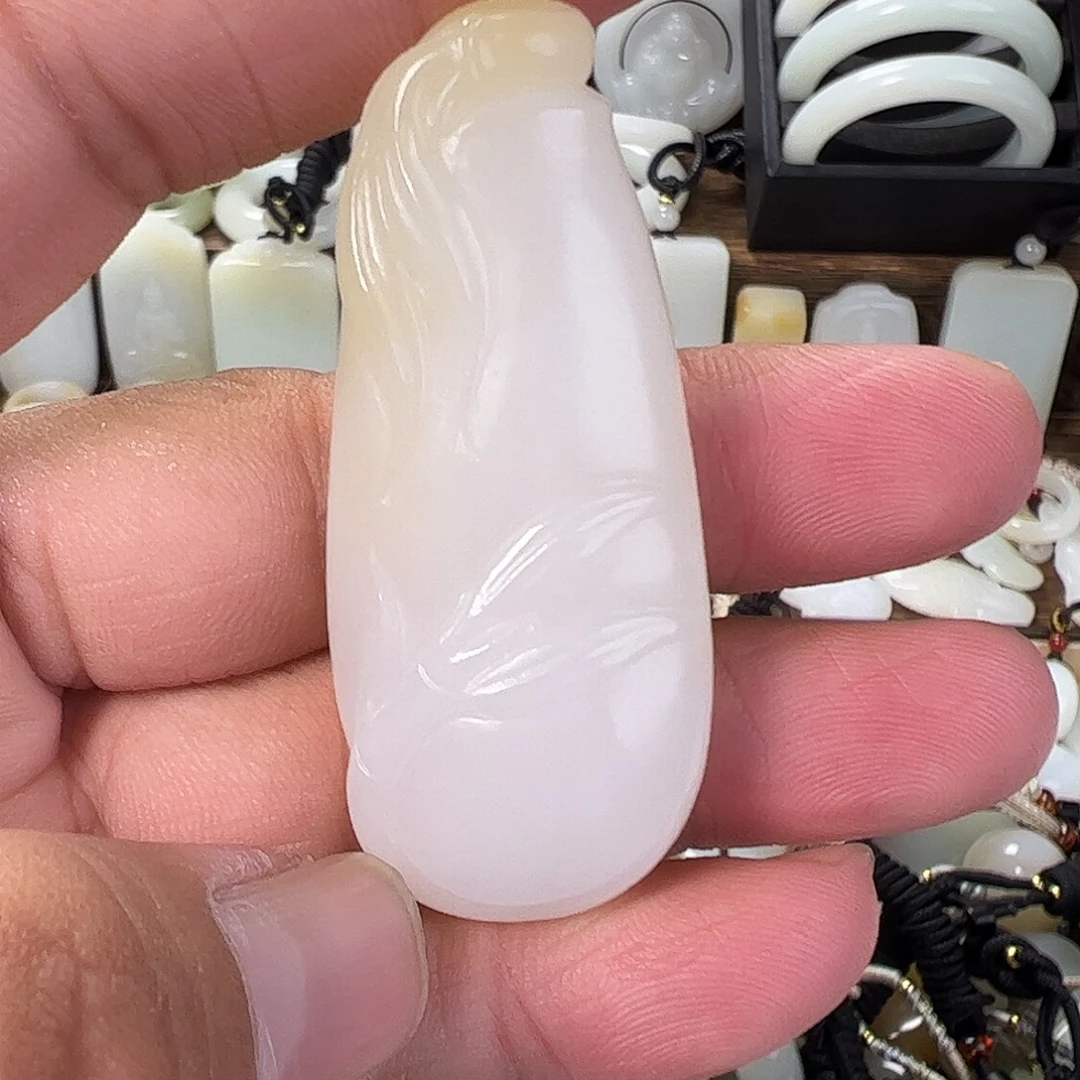 和田玉未镶嵌颈饰