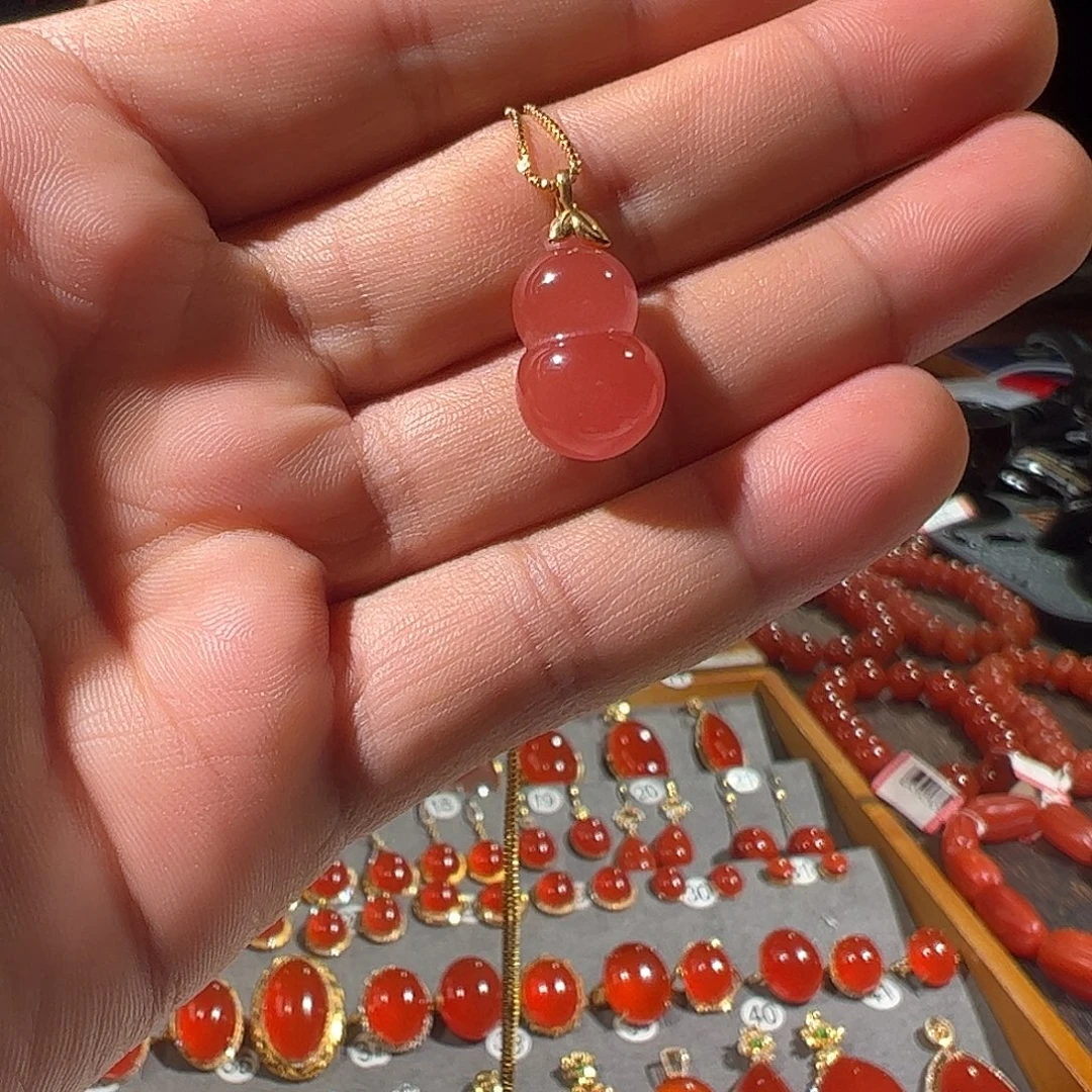 南红玛瑙18K金镶嵌颈饰