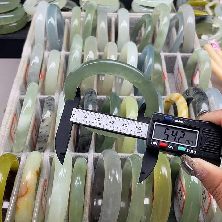 蛇纹石玉未镶嵌手镯12