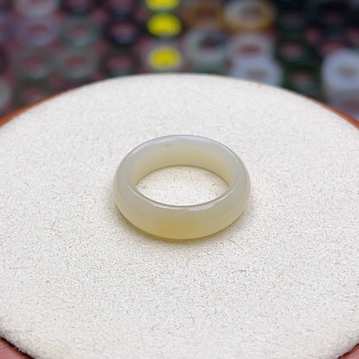 和田玉戒指未镶嵌16.4内径12圈蜂蜜水
