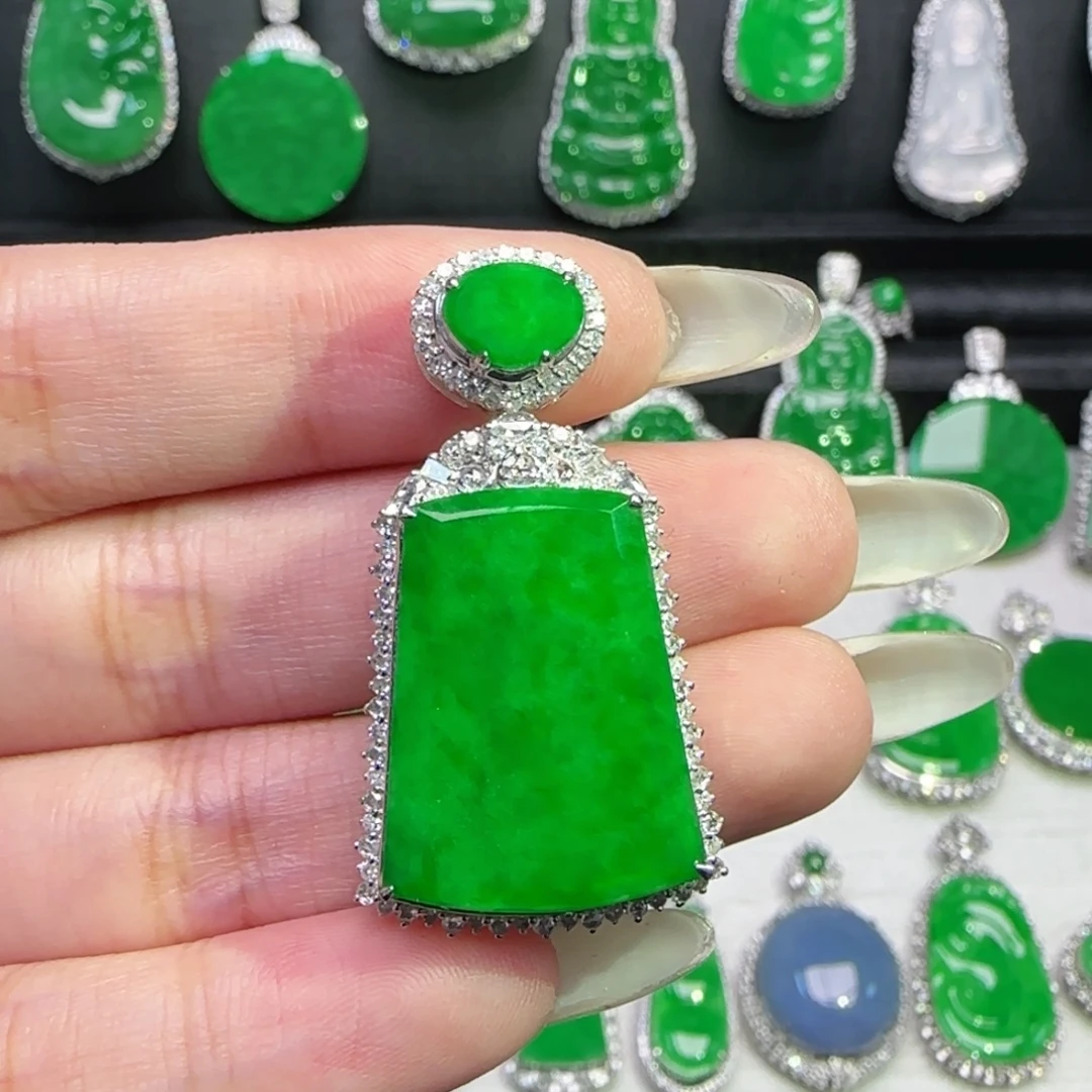 翡翠18K金镶嵌颈饰