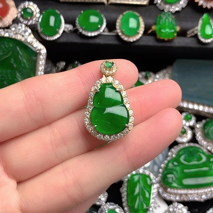 翡翠未镶嵌颈饰吊坠