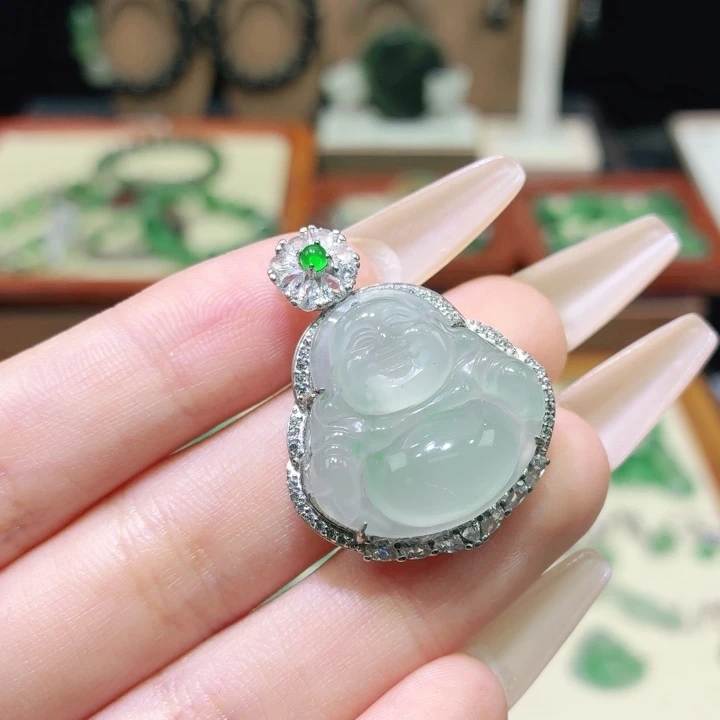 石英质玉（非洲翠）未镶嵌颈饰