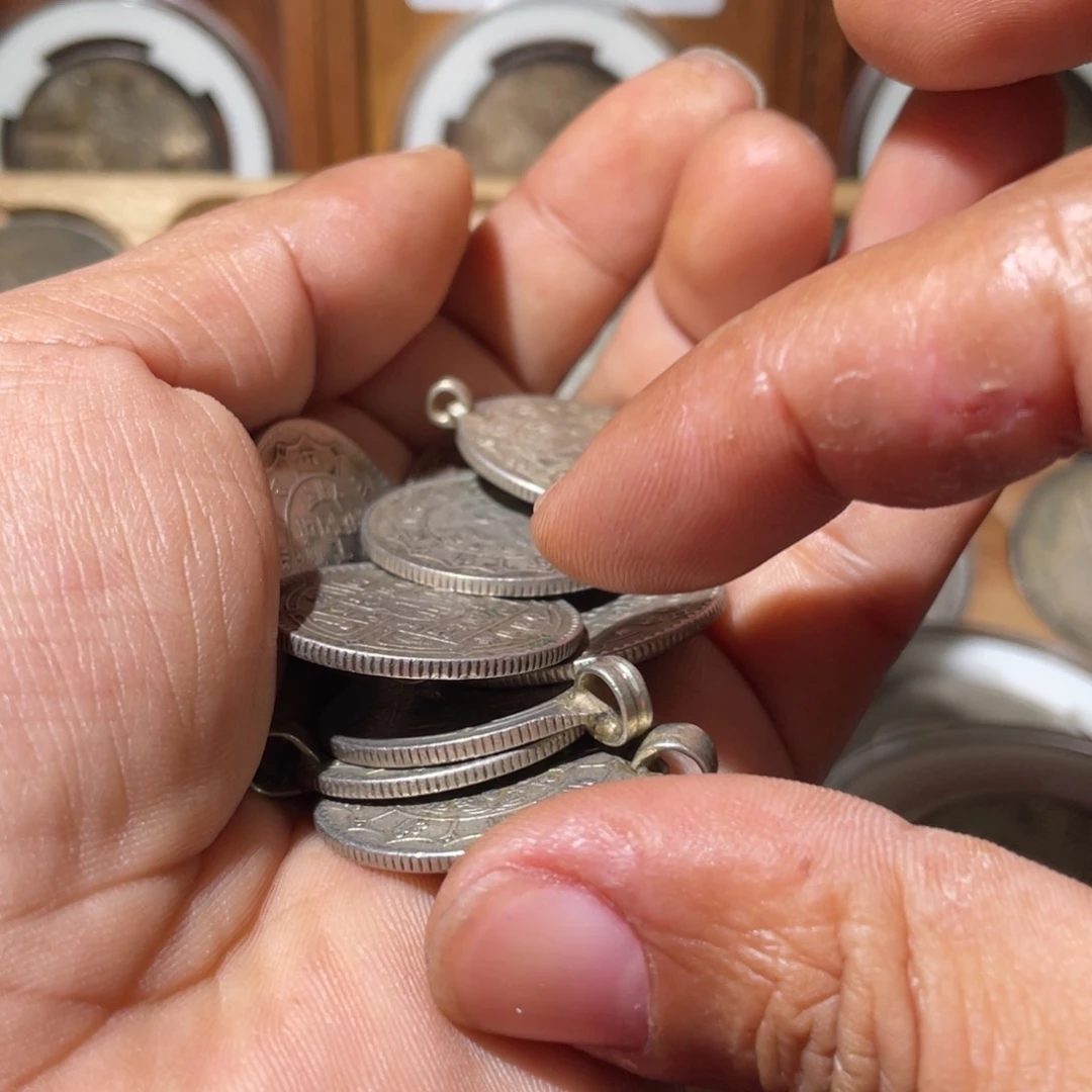 普通金属币尼泊尔银币随机一枚发货