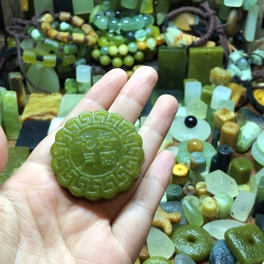 未镶嵌岫玉吊坠谛*