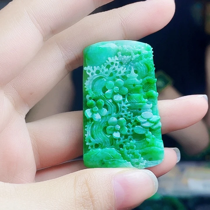 翡翠未镶嵌颈饰多样性