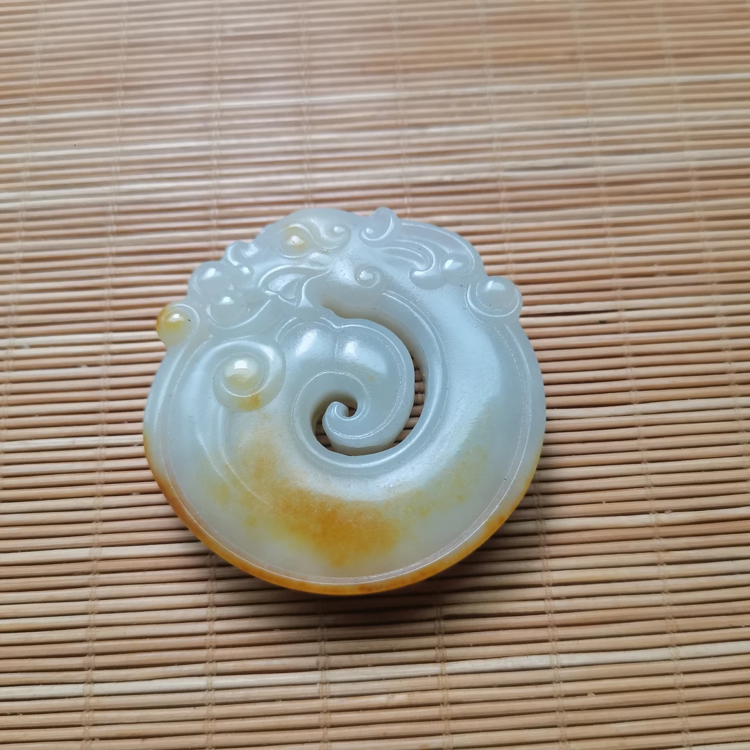 新疆和田玉仿古龙龙行天下63克