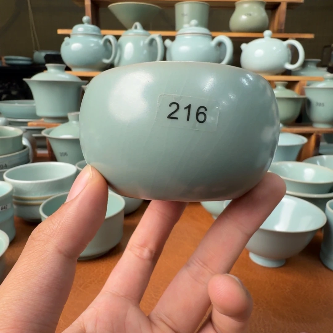 陶摆件微瑕仿古青绿薄胎禅定开片