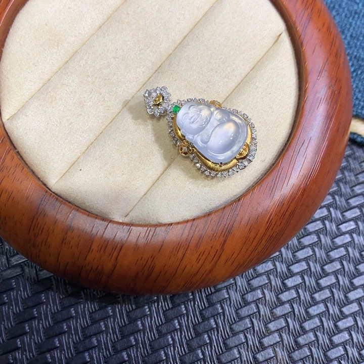 【闪购商品】颈饰18K金镶嵌翡翠