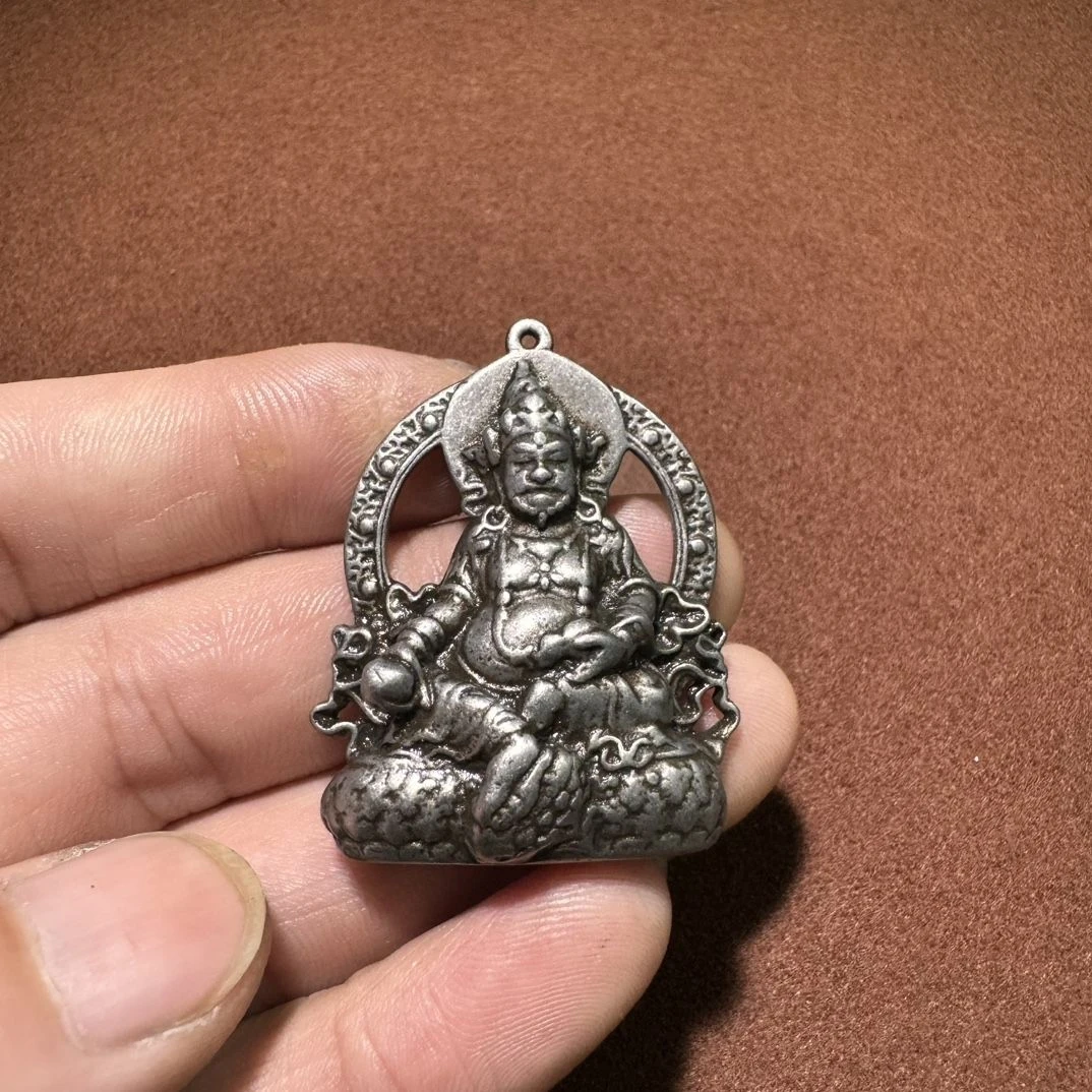 藏传文玩精品寒铁密宗小佛尼泊尔菩萨包浆复古