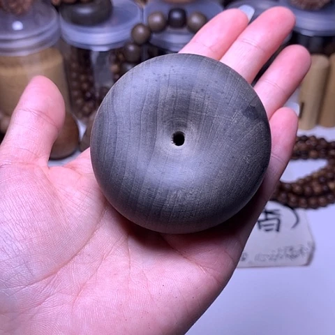 檀香木把件老山檀香阴沉大面包圈微瑕