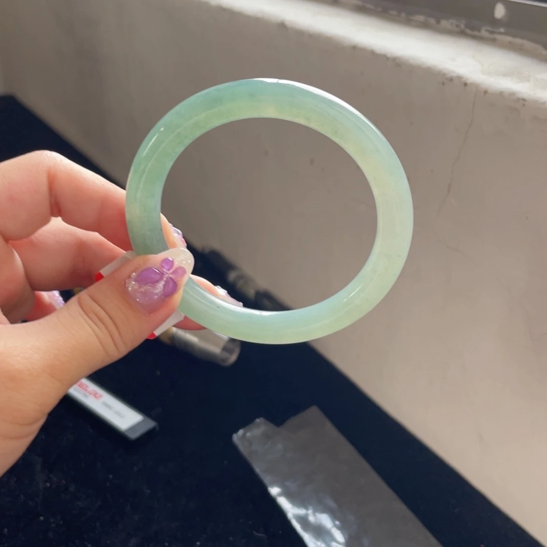 翡翠手镯未镶嵌翡翠手镯