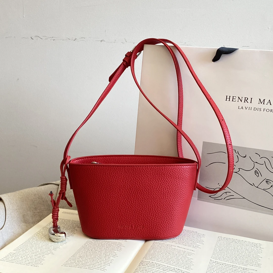 元宝小包包女包2025新款洋气百搭水桶包夏季单肩斜挎红色手机包