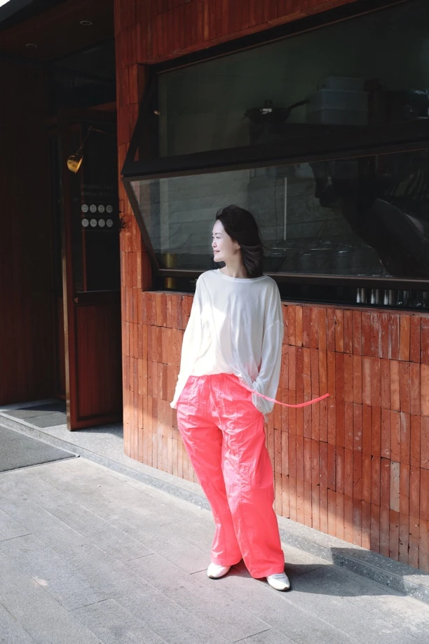 红色休闲裤女宽松显瘦2025春夏新款薄款速干直筒阔腿弯刀裤长裤子