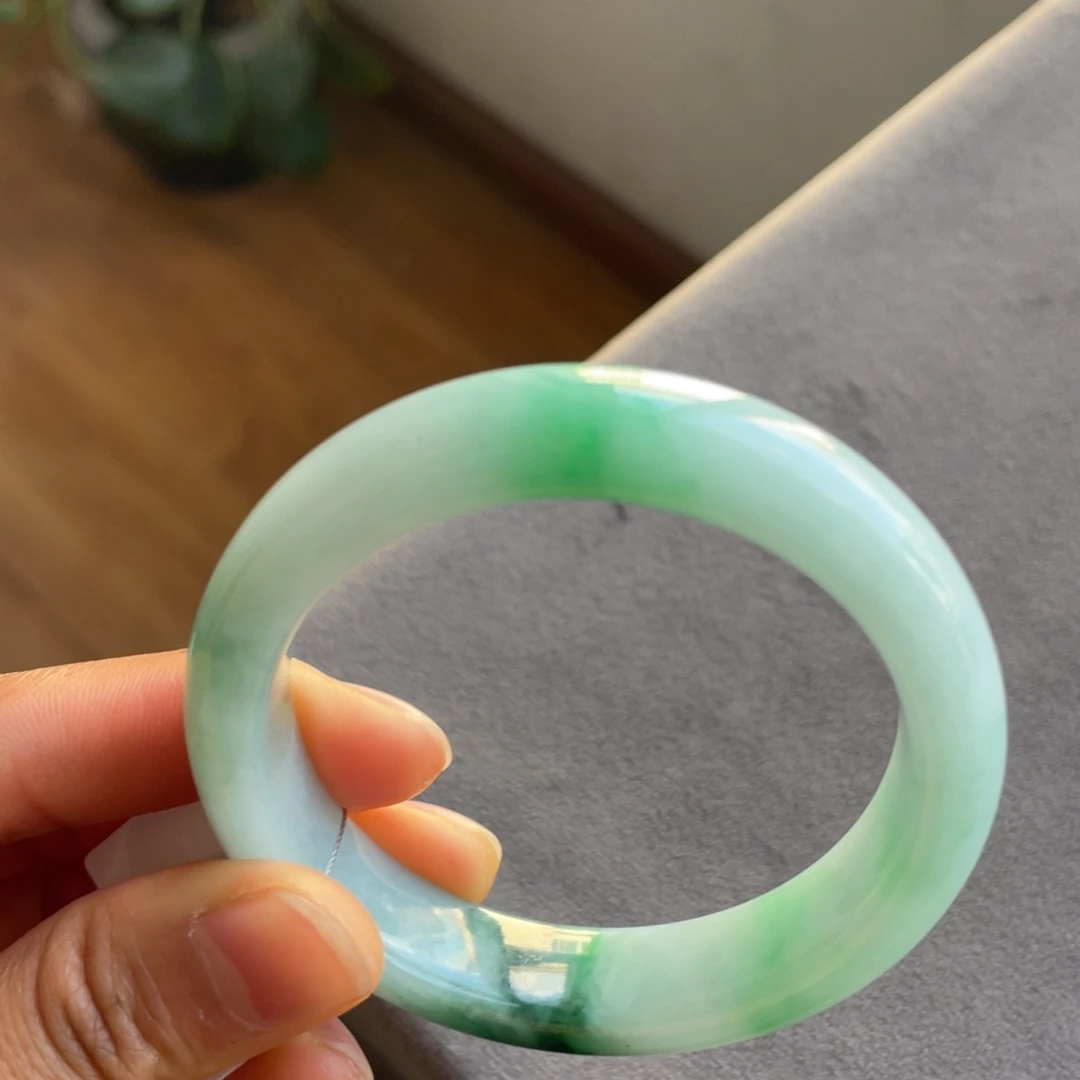 翡翠未镶嵌手镯色镯