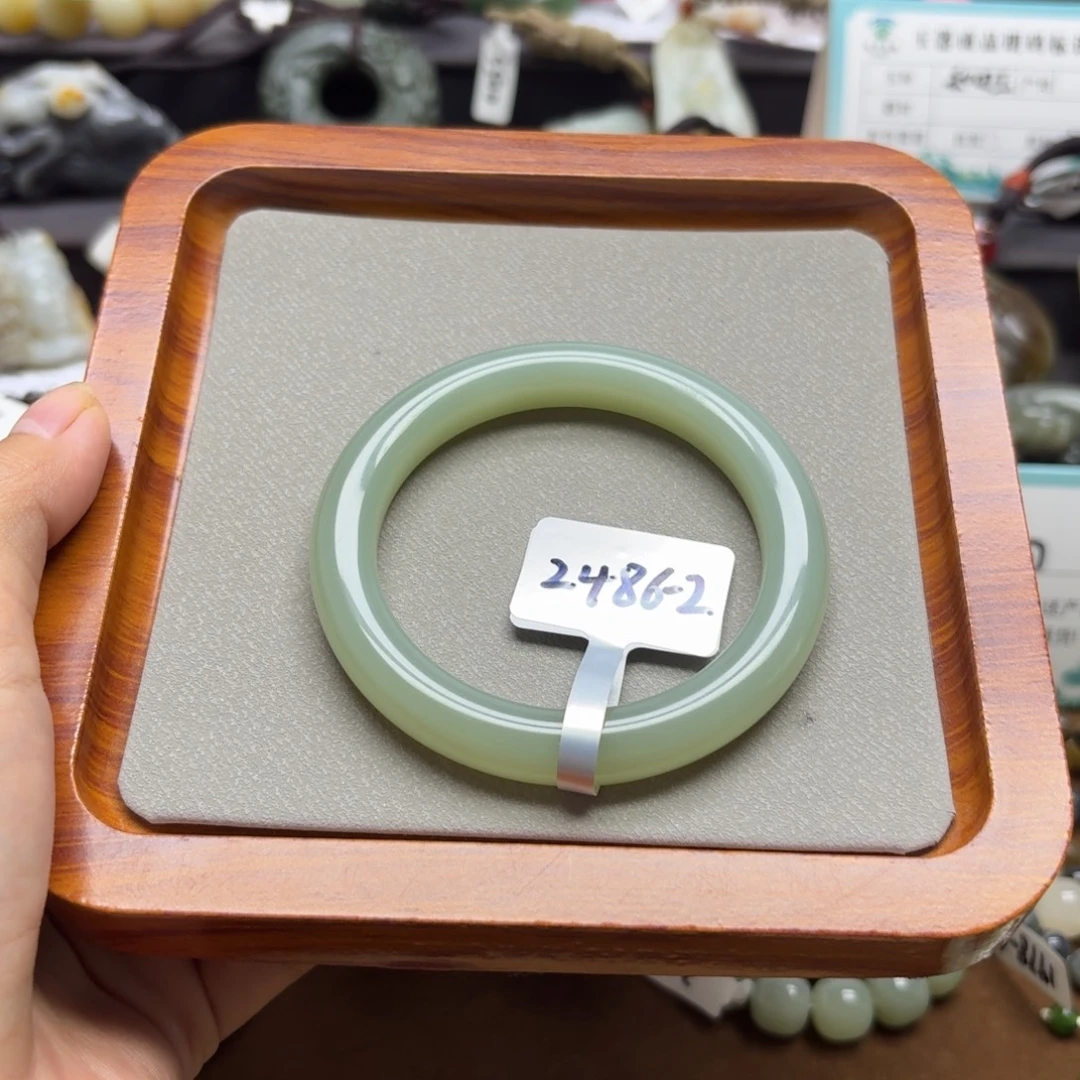 1***+未镶嵌手镯和田玉
