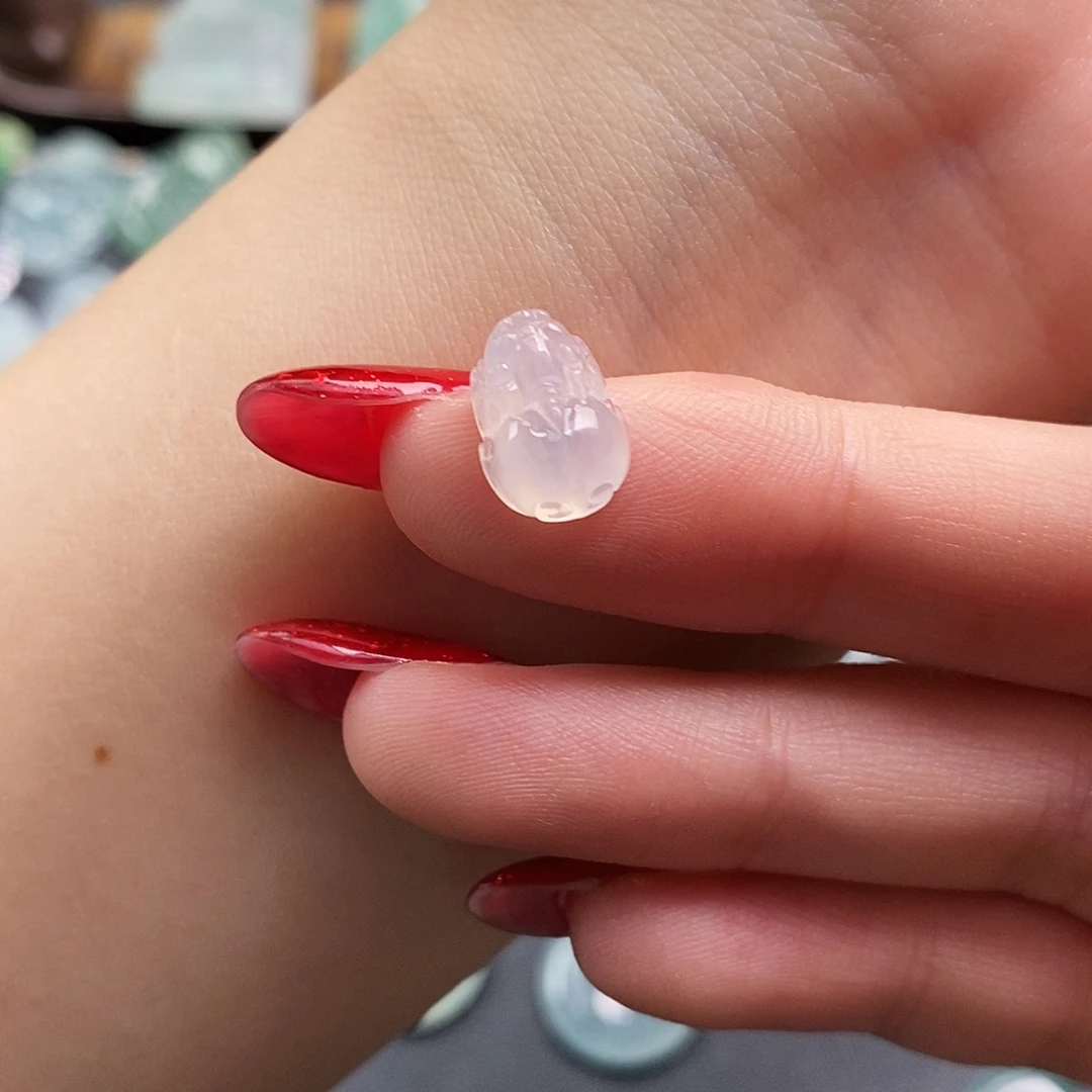 翡翠未镶嵌颈饰貔貅