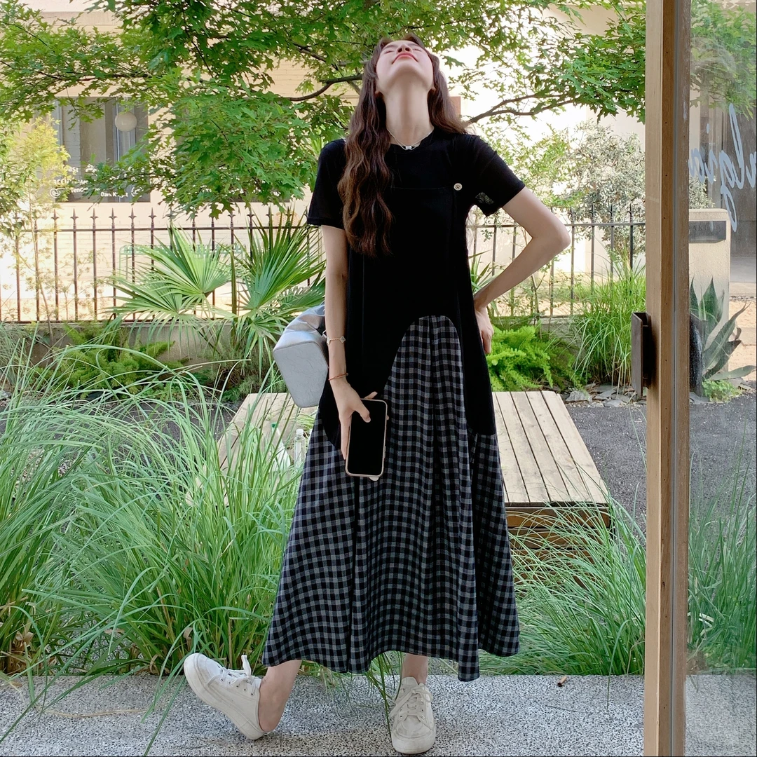 格子拼接黑色连衣裙套装女2025夏气质穿搭宽松T恤背带长裙a两件套