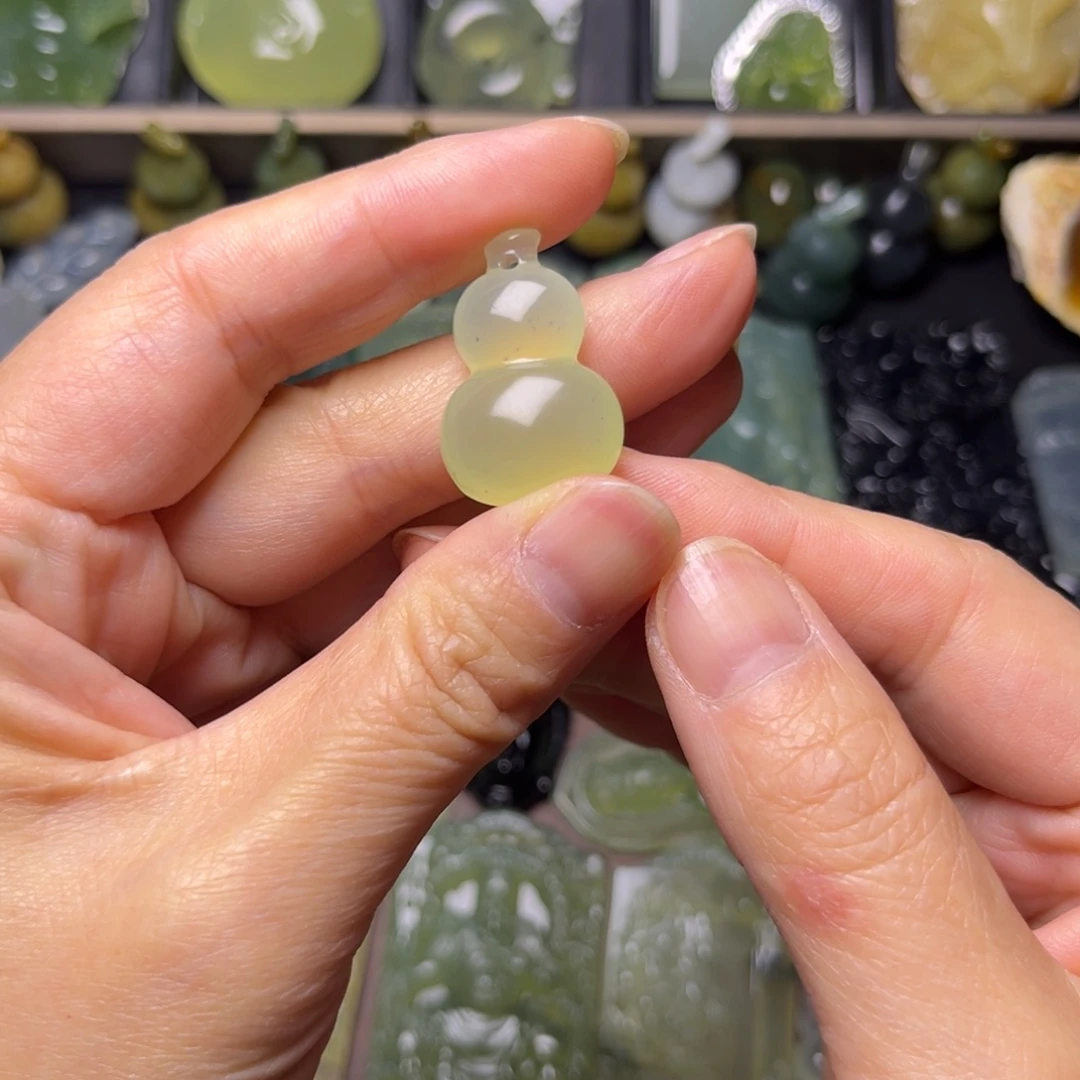 蛇纹石玉未镶嵌吊坠(不含链)