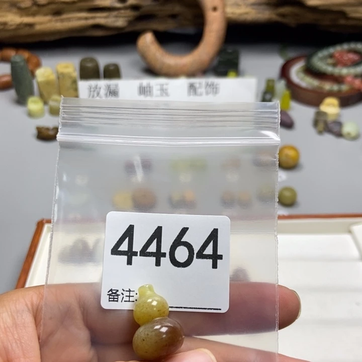 饼***饼未镶嵌蛇纹石玉颈饰