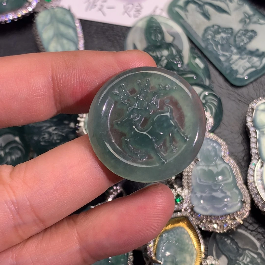 翡翠颈饰未镶嵌鹿牌