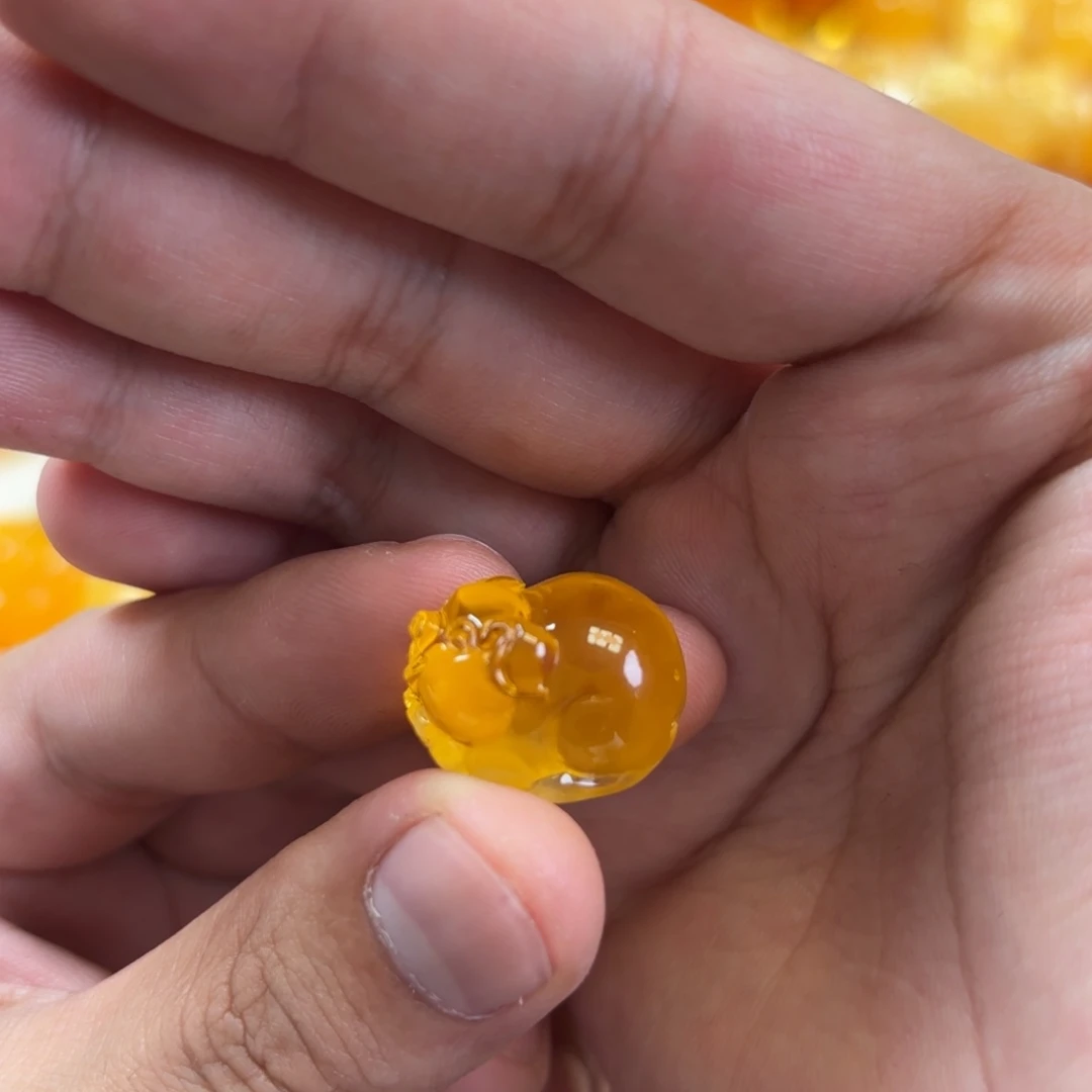 蜜蜡未镶嵌裸石猪猪