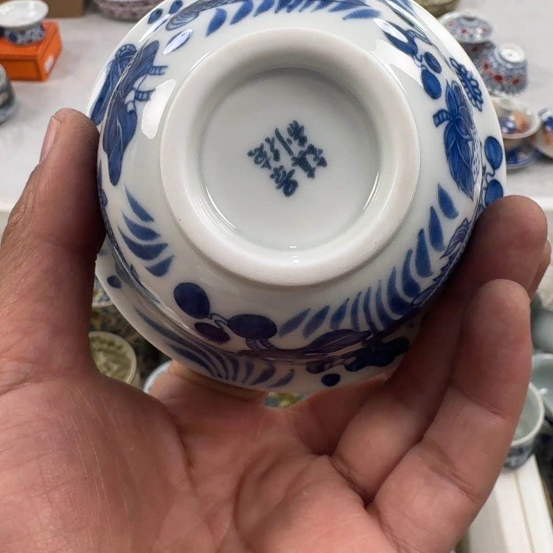 摆件青花鱼藻纹主人压手杯