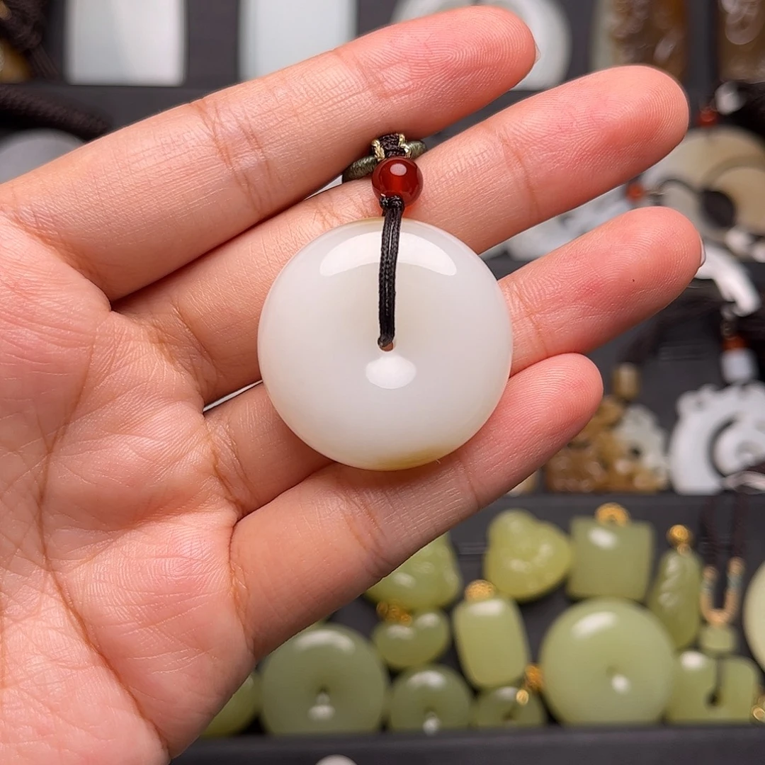 笑***塵和田玉未镶嵌颈饰