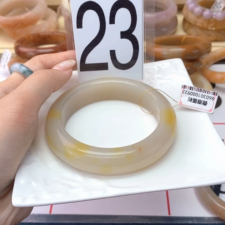 石英质玉未镶嵌手镯