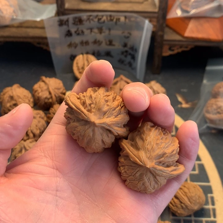 *****文玩核桃把件宫灯