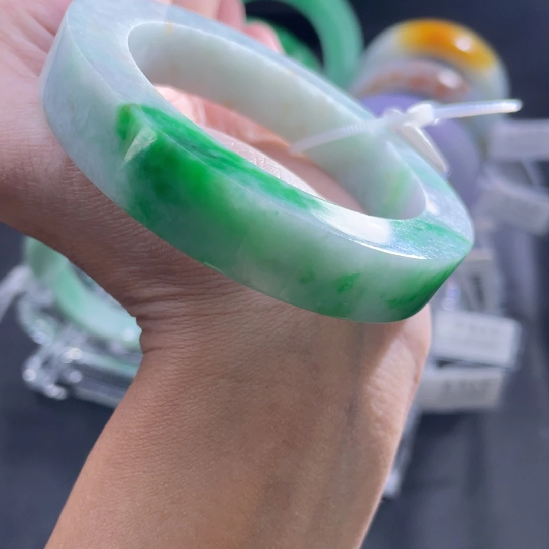 定制翡翠未镶嵌手镯