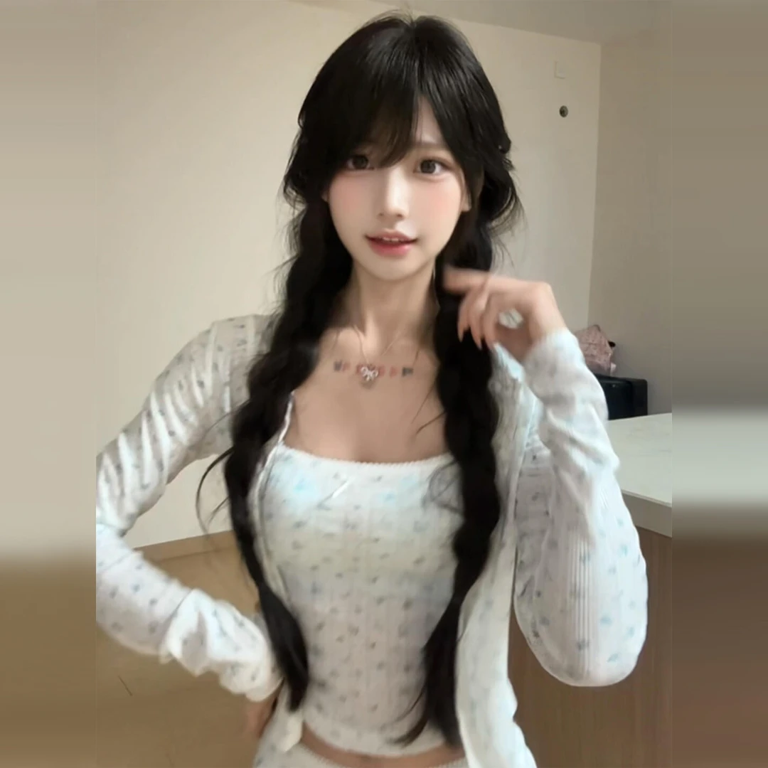 巨好看的白色碎花吊带连衣裙子2025早秋季新款针织开衫三件套装女