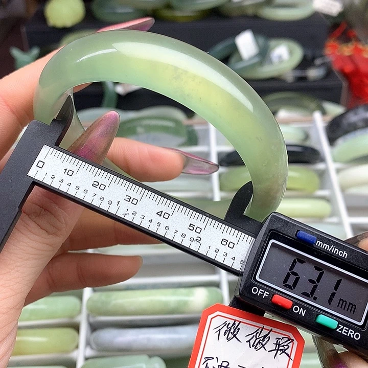 蛇纹石玉手镯未镶嵌677