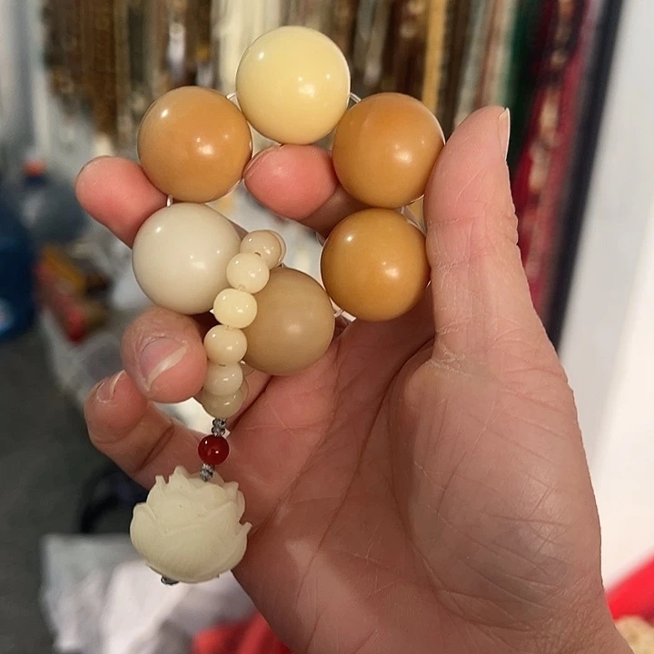 白玉菩提吊坠23卡手捻