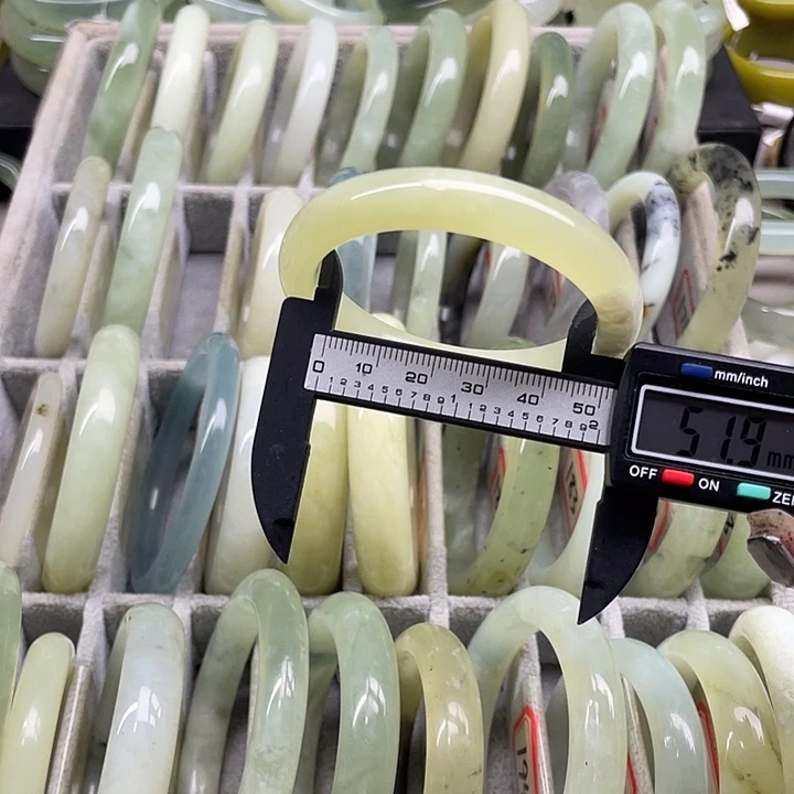 蛇纹石玉未镶嵌手镯178