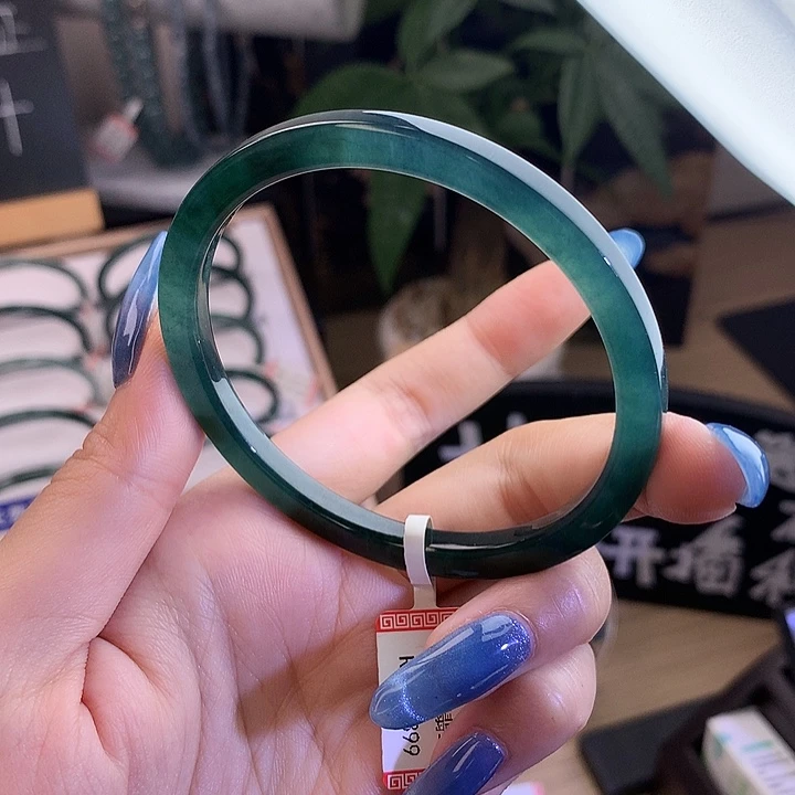 M***y翡翠手镯未镶嵌58圈口