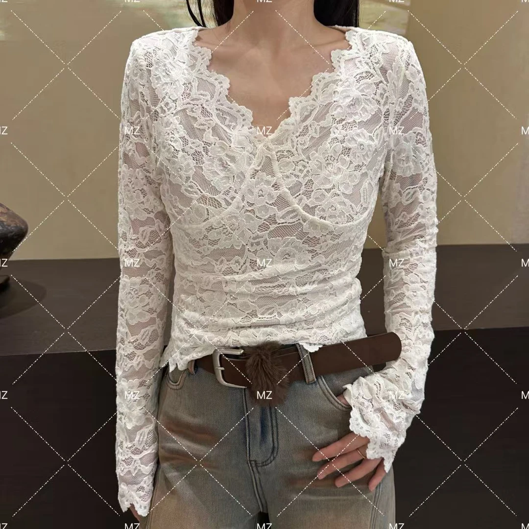 【格子家】气质显瘦长袖V领蕾丝镂空上衣B531
