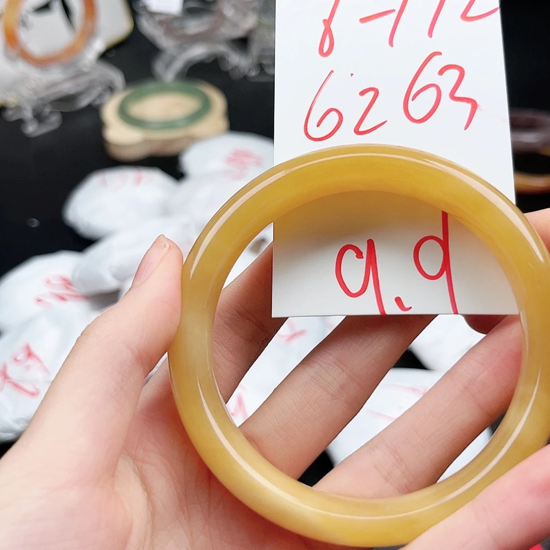 未镶嵌手镯石英质玉8.172