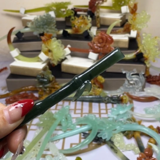 蛇纹石玉发饰未镶嵌陈*文