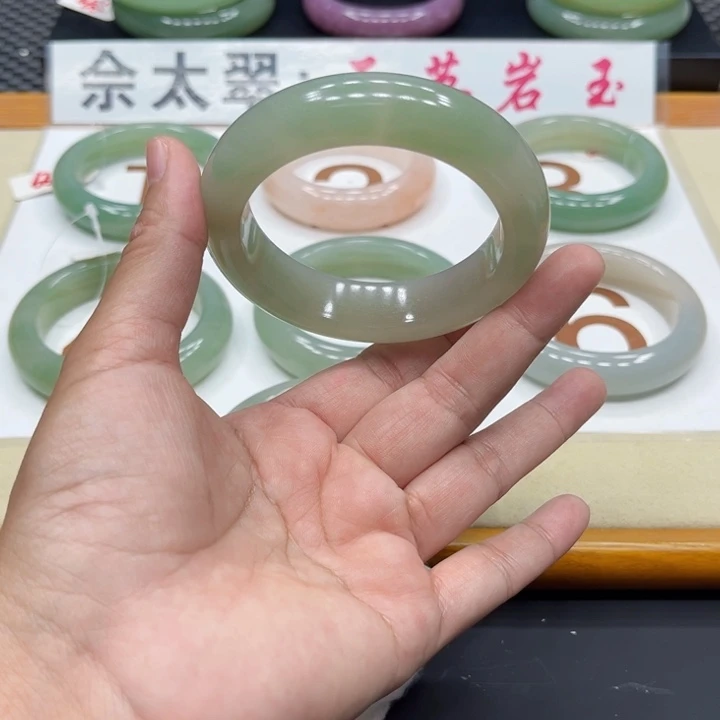 石英质玉手镯未镶嵌你****y