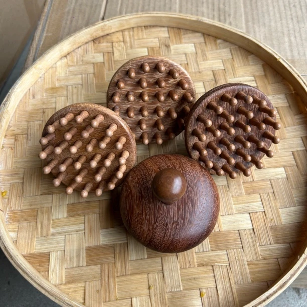 云南木制【檀木按摩梳】老陈甄选