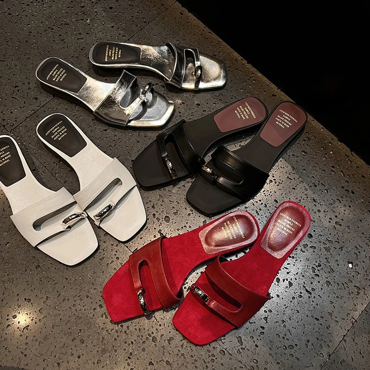 悦熹/2cm/夏季时尚百搭极简休闲风气质方头舒适坡跟夹趾凉拖鞋女