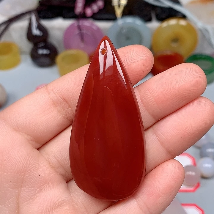 装***族未镶嵌颈饰玛瑙/玉髓