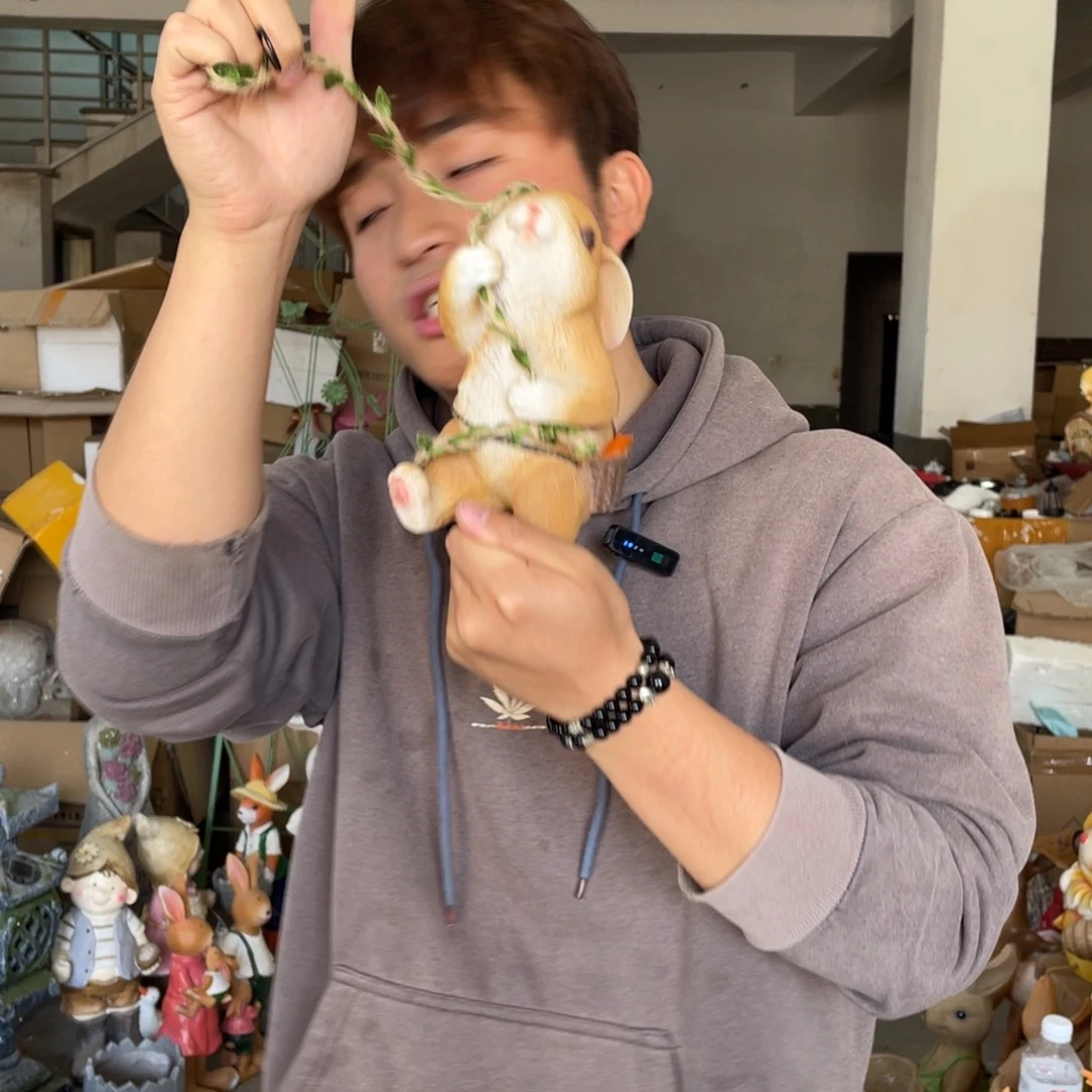 【闪购商品】陶瓷摆件爬绳兔子摆件
