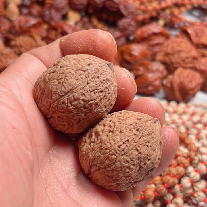 文玩核桃把件野生树皮纹云铁